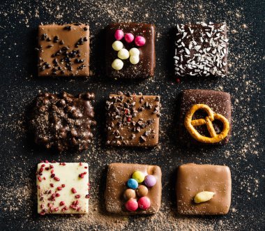 Nefis çikolatalı kurabiyeler.