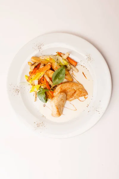 Friss csirke zöldségekkel — Stock Fotó