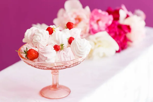 新鲜草莓甜点 — 图库照片