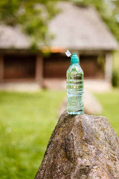 Een fles water — Stockfoto