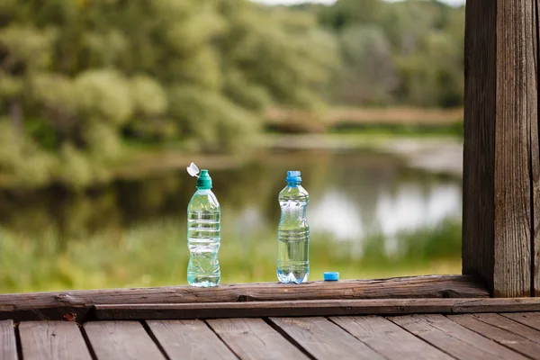 İki şişe su. — Stok fotoğraf