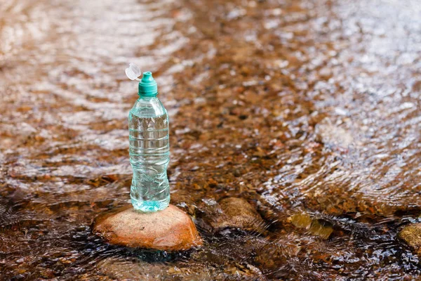 水のボトル 1 本 — ストック写真