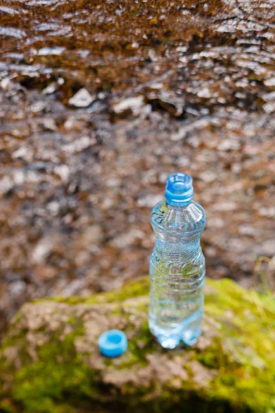 Una botella de agua — Foto de Stock