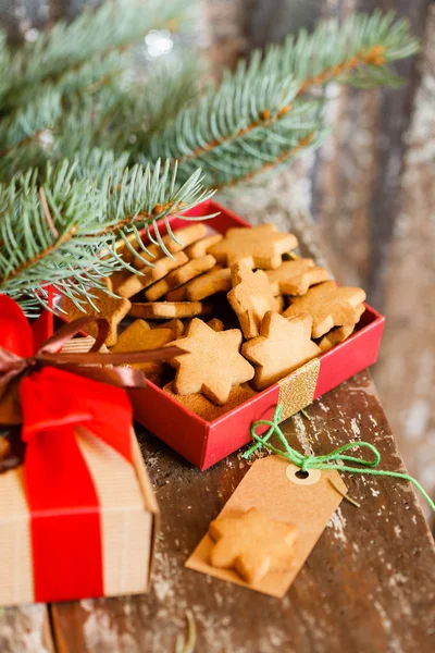 Regalo di Natale con biscotti — Foto Stock