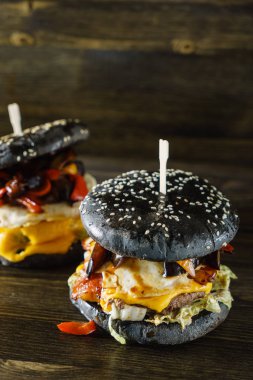 siyah taze hamburger