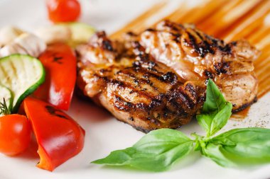 Sebzeli ızgara biftek