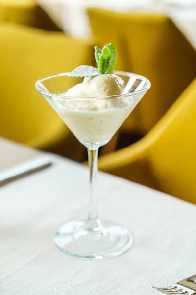 Summer dessert in a glass — Stock Photo, Image