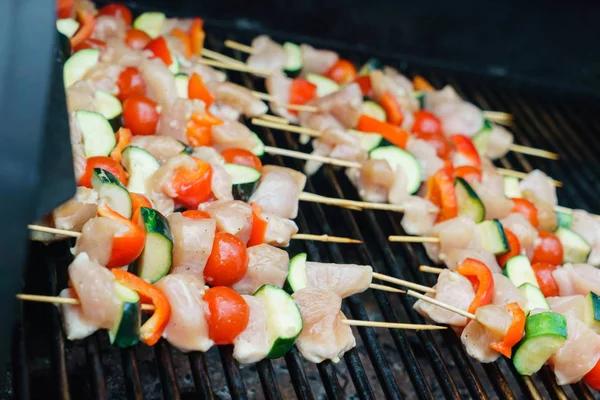 Apetitivos kebabs a la parrilla —  Fotos de Stock