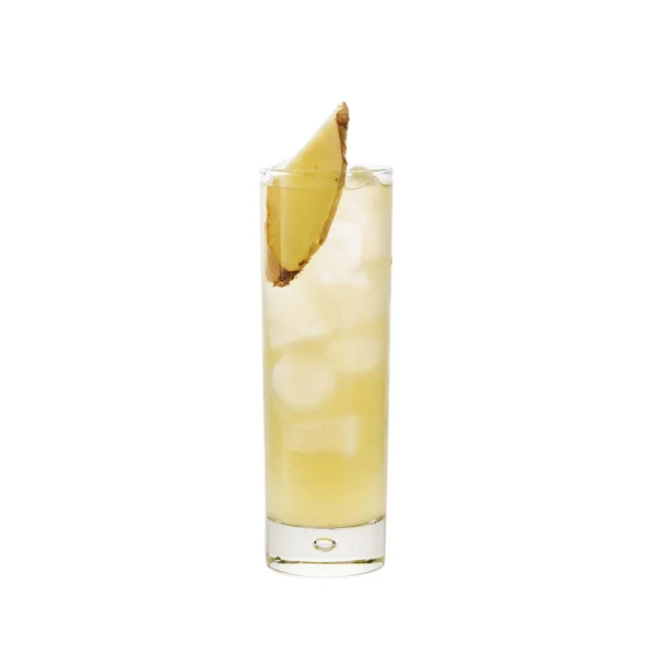 Ein Cocktail auf weiß — Stockfoto