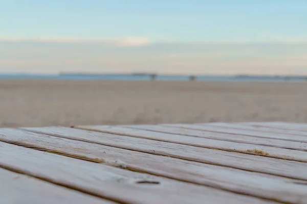 Madeira ou piso na praia — Fotografia de Stock
