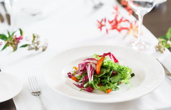 Fresh appetizing salad — Stock Photo, Image