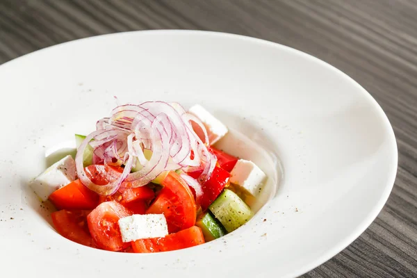 Fresh appetizing salad — Stock Photo, Image