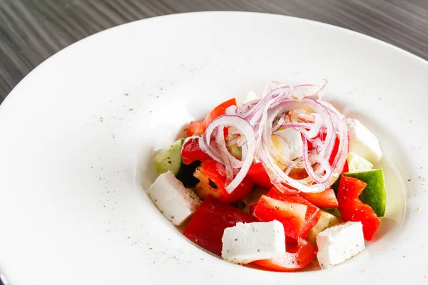 Fresh appetizing salad — Stock Photo, Image