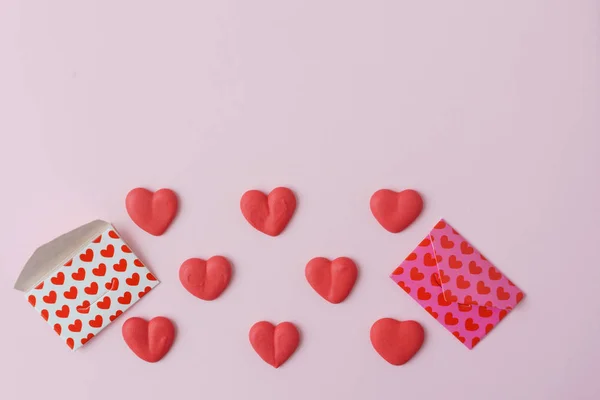 Cukrové srdce na růžovém pozadí — Stock fotografie