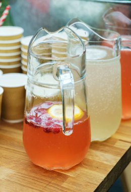 Parlak yaz içeceği 