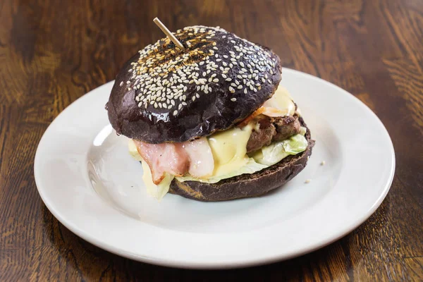 Tasty black burger — Stock Photo, Image