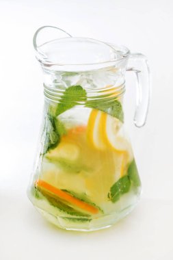 Parlak yaz içeceği 