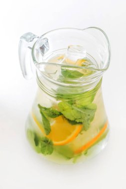 Parlak yaz içeceği 