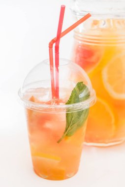 Parlak yaz içeceği 