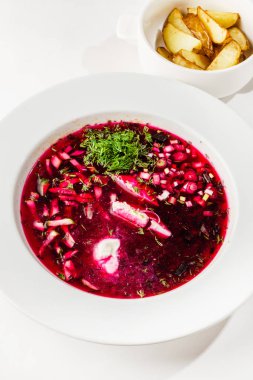 Bir tabak içinde taze çorba