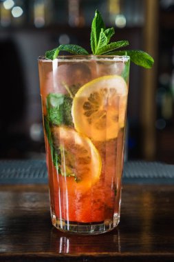 Taze parlak kokteyli