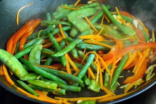 Diferentes verduras fritas —  Fotos de Stock