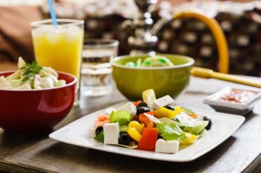 parlak akşam yemeği restoranda