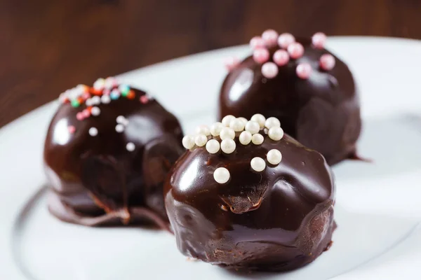 Sabrosas bolas de chocolate —  Fotos de Stock