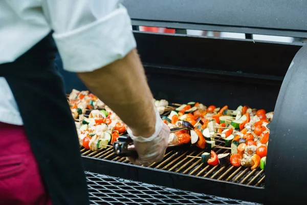 Apetitivos kebabs a la parrilla —  Fotos de Stock