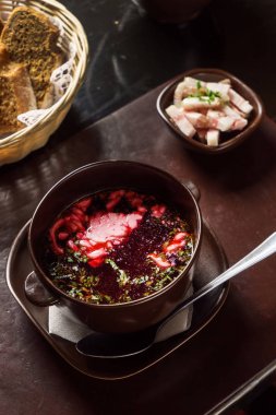 Bir tabak içinde taze çorba