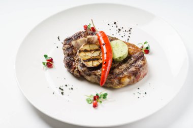 Izgara sebzeli biftek.