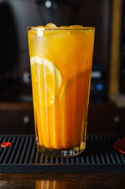 soğuk barda kokteyl