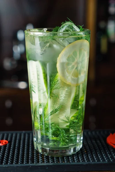 soğuk barda kokteyl