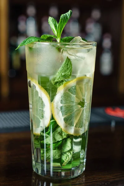 Cocktail frio no bar — Fotografia de Stock