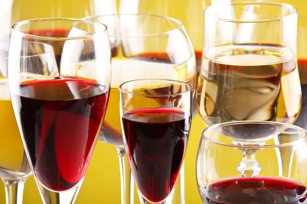와인과 와인잔 — 스톡 사진