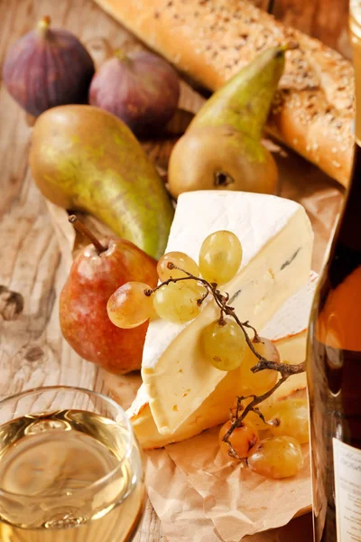 Composition with wine cheese and pears — Stock Photo, Image