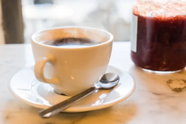 Xícara de café na mesa — Fotografia de Stock