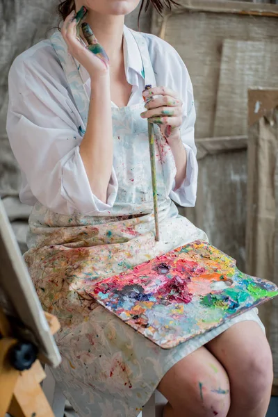 Mladá malířka — Stock fotografie