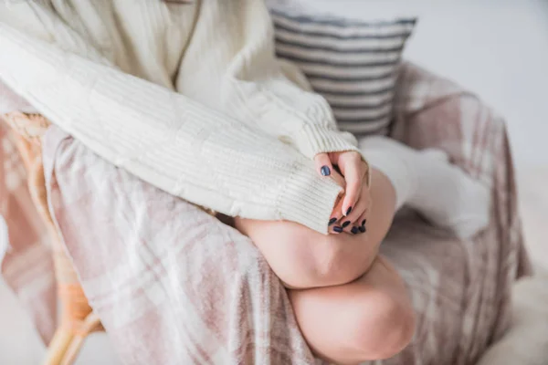 Woman relaxing indoor — Stock Photo, Image