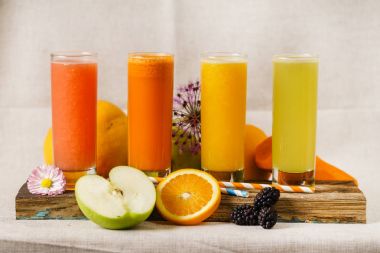 taze renkli suları ile dört gözlük