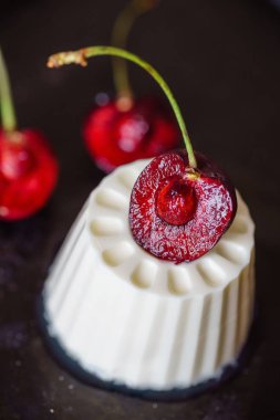 Kiraz ile taze tatlı