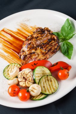 Sebzeli ızgara biftek