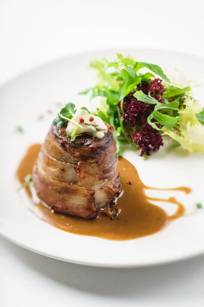 Filet Mingon auf Teller — Stockfoto