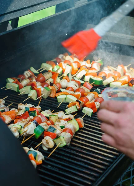 Apetitivos kebabs a la parrilla —  Fotos de Stock