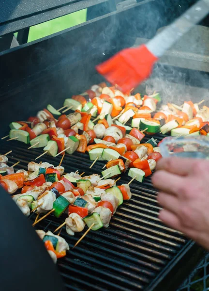 食欲をそそる焼きケバブ — ストック写真