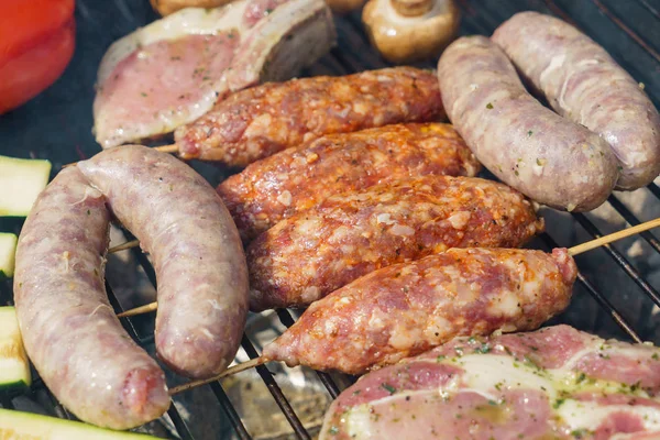 Carne a la parrilla diferente — Foto de Stock