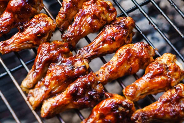 Apetitivo pollo a la parrilla — Foto de Stock