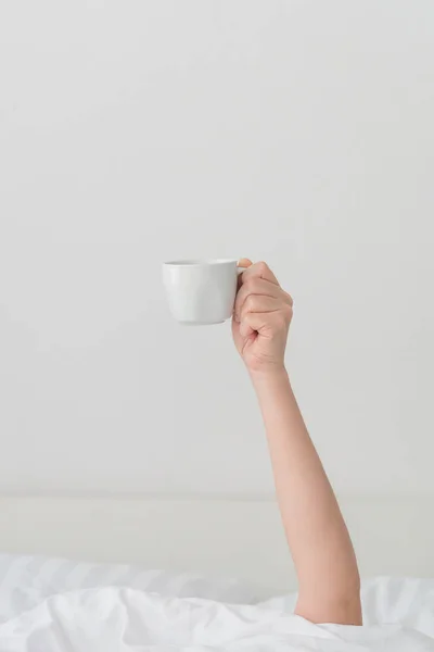 Ένα φλιτζάνι καφέ στο χέρι — Φωτογραφία Αρχείου