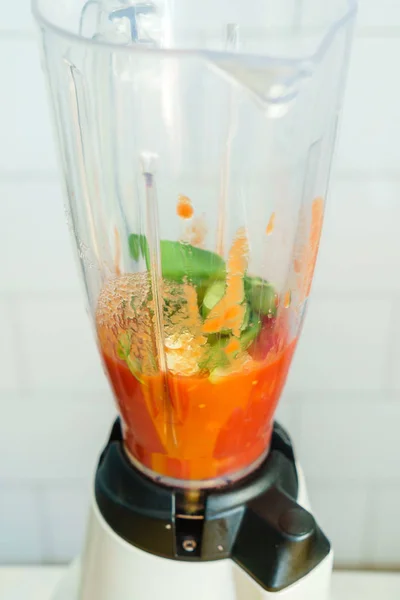 Tomatensauce im Mixer — Stockfoto