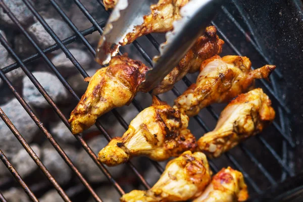 Apetitivo pollo a la parrilla —  Fotos de Stock